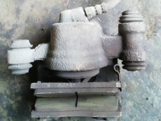 bontott DAIHATSU CHARADE Jobb első Féknyereg Munkahengerrel