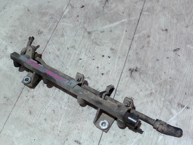 bontott DAIHATSU CHARADE Porlasztó Sor / Híd