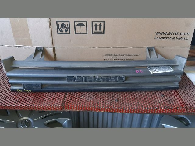 bontott DAIHATSU CHARADE Hűtőrács