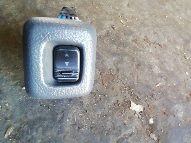 bontott DAIHATSU CHARADE Jobb első Ablakemelő Kapcsoló