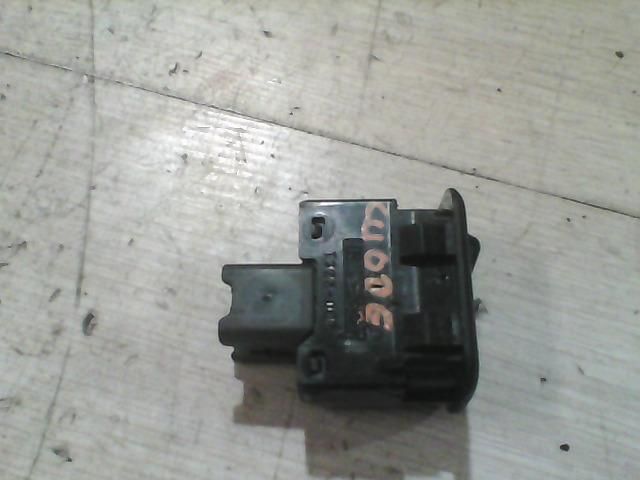 bontott DAIHATSU CUORE Ablakfűtés Kapcsoló