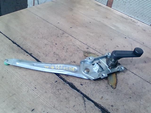 bontott DAIHATSU CUORE Bal hátsó Ablakemelő Szerkezet (Mechanikus)