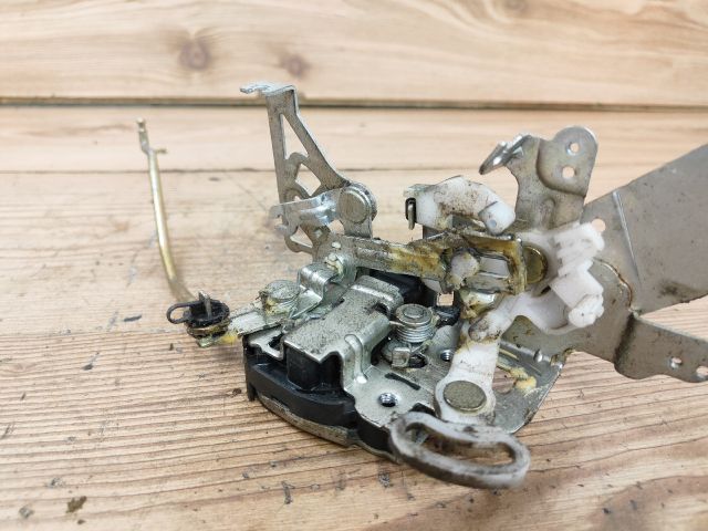 bontott DAIHATSU CUORE Jobb első Ajtózár