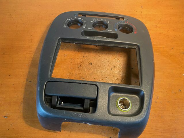 bontott DAIHATSU CUORE Középkonzol Keret