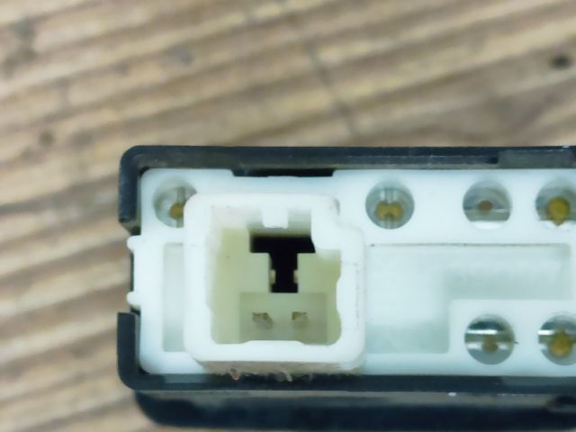 bontott DAIHATSU CUORE Központizár Kapcsoló