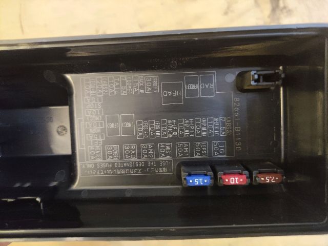 bontott DAIHATSU MATERIA Biztosítéktábla Motortér