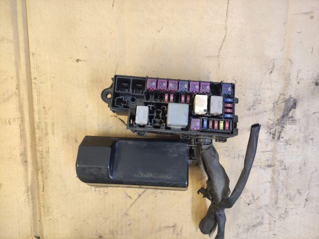 bontott DAIHATSU MATERIA Biztosítéktábla Motortér