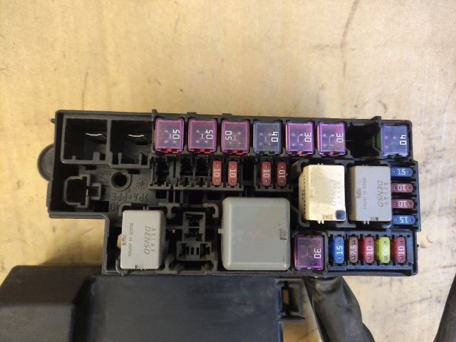 bontott DAIHATSU MATERIA Biztosítéktábla Motortér