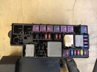 bontott DAIHATSU MATERIA Biztosítéktábla Motortér