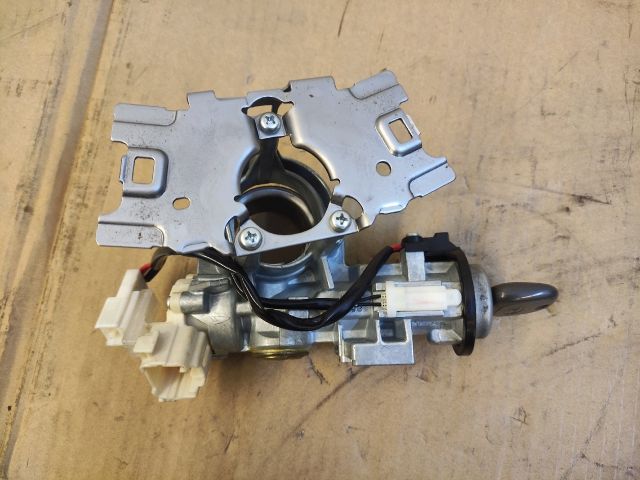 bontott DAIHATSU MATERIA Gyújtáskapcsoló Házzal