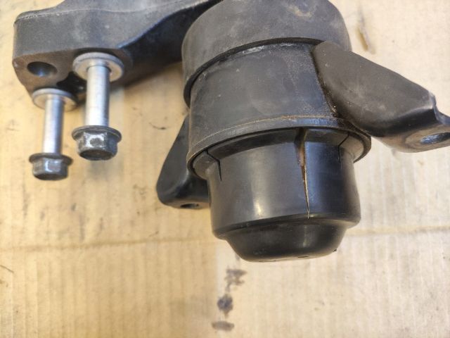 bontott DAIHATSU MATERIA Motor Tartó Bak (Fém)