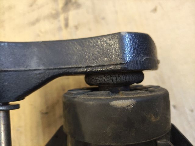 bontott DAIHATSU MATERIA Motor Tartó Bak (Fém)