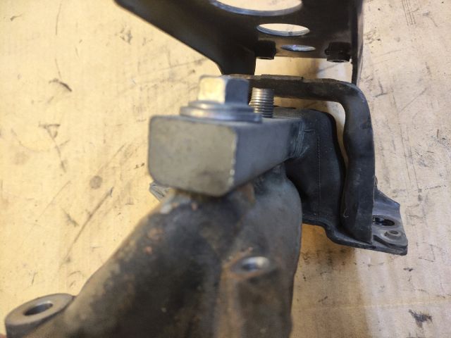 bontott DAIHATSU MATERIA Váltó Tartó Bak (Pozíciófüggetlen)