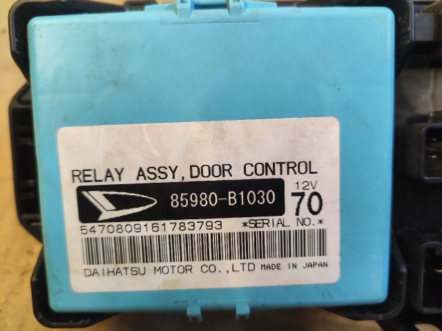 bontott DAIHATSU MATERIA Biztosítéktábla Utastér