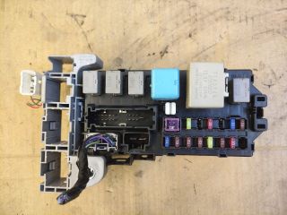 bontott DAIHATSU MATERIA Biztosítéktábla Utastér