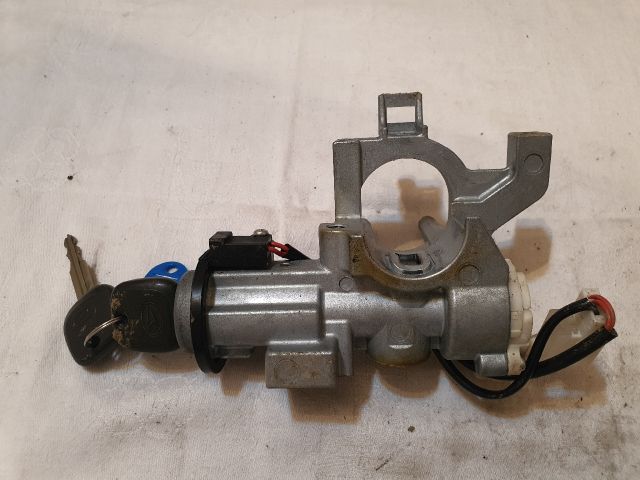 bontott DAIHATSU SIRION Gyújtáskapcsoló Házzal