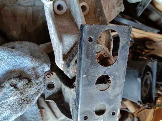 bontott DAIHATSU SIRION Motor Tartó Bak (Fém)