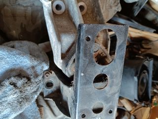 bontott DAIHATSU SIRION Motor Tartó Bak (Fém)