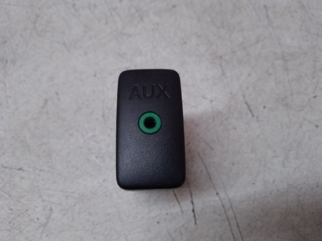 bontott DAIHATSU SIRION AUX Csatlakozó