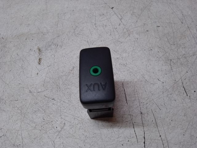 bontott DAIHATSU SIRION AUX Csatlakozó