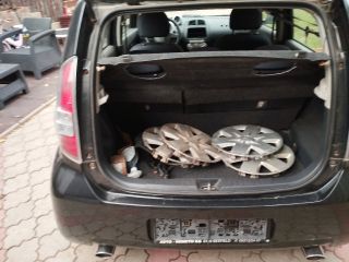 bontott DAIHATSU SIRION Bal hátsó Sárvédő Felső