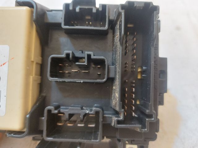 bontott DAIHATSU SIRION Biztosítéktábla Utastér