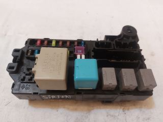 bontott DAIHATSU SIRION Biztosítéktábla Utastér