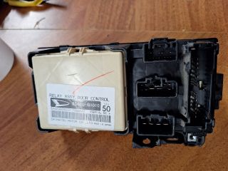 bontott DAIHATSU SIRION Biztosítéktábla Utastér