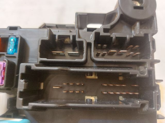 bontott DAIHATSU SIRION Biztosítéktábla Utastér