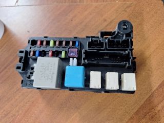 bontott DAIHATSU SIRION Biztosítéktábla Utastér