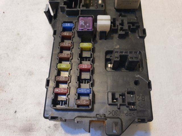 bontott DAIHATSU SIRION Biztosítéktábla Utastér