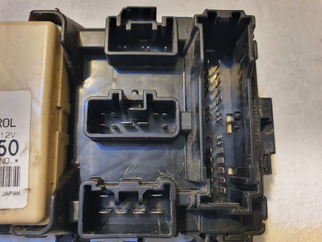 bontott DAIHATSU SIRION Biztosítéktábla Utastér