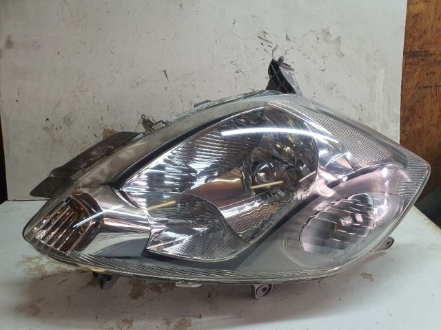 bontott DAIHATSU SIRION Jobb Fényszóró