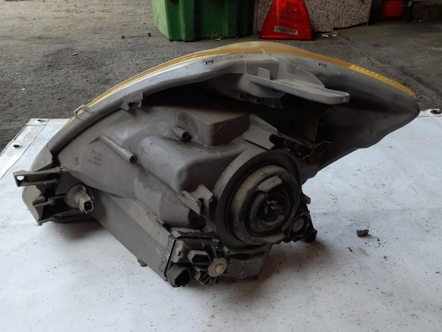 bontott DAIHATSU SIRION Jobb Fényszóró