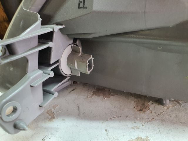 bontott DAIHATSU SIRION Jobb Fényszóró