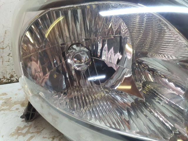 bontott DAIHATSU SIRION Jobb Fényszóró