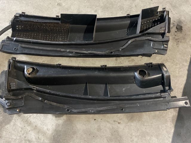 bontott DAIHATSU SIRION Szélvédő Alatti Műanyag Elem