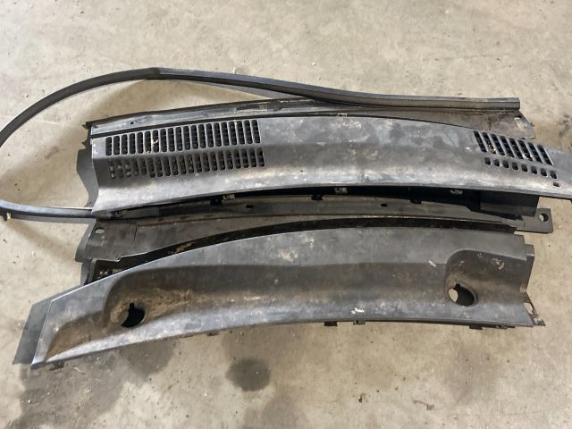 bontott DAIHATSU SIRION Szélvédő Alatti Műanyag Elem