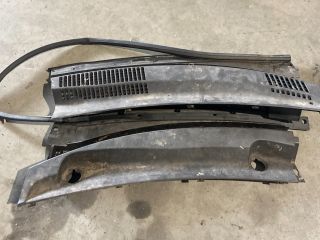 bontott DAIHATSU SIRION Szélvédő Alatti Műanyag Elem