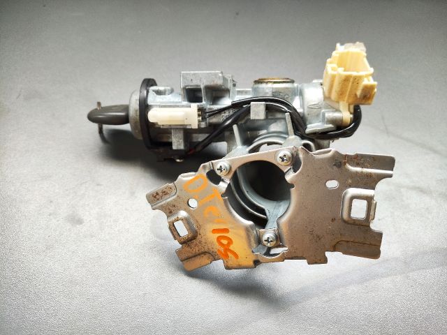 bontott DAIHATSU TERIOS Gyújtáskapcsoló Házzal