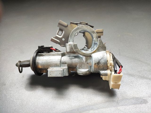 bontott DAIHATSU TERIOS Gyújtáskapcsoló Házzal