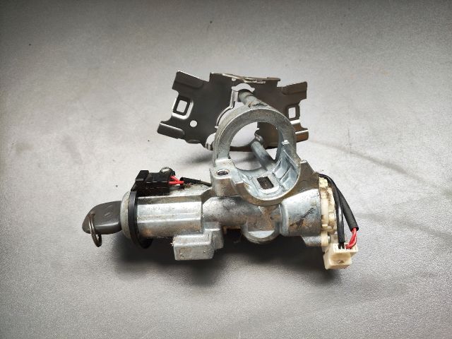 bontott DAIHATSU TERIOS Gyújtáskapcsoló Házzal