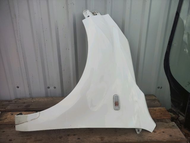 bontott DAIHATSU TERIOS Bal első Sárvédő