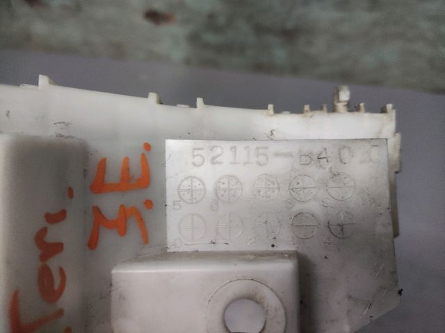 bontott DAIHATSU TERIOS Első Lökhárító Tartó Felső