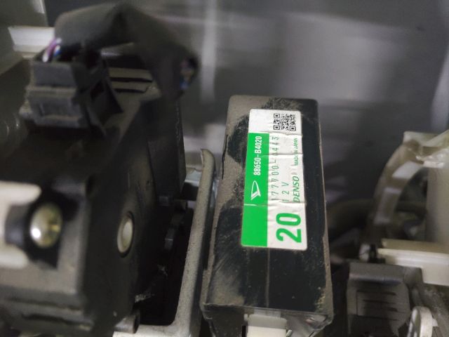 bontott DAIHATSU TERIOS Fűtés Box