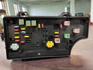 bontott DODGE CALIBER Biztosítéktábla Utastér