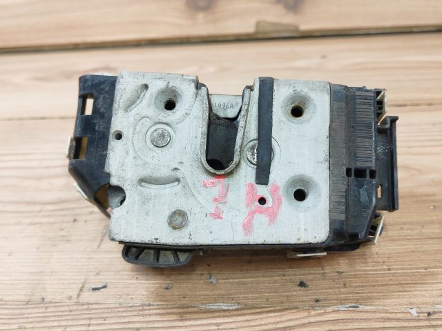 bontott DODGE CALIBER Jobb hátsó Ajtózár