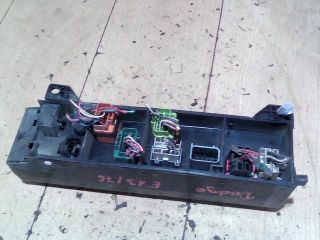 bontott DODGE CARAVAN Biztosítéktábla Utastér