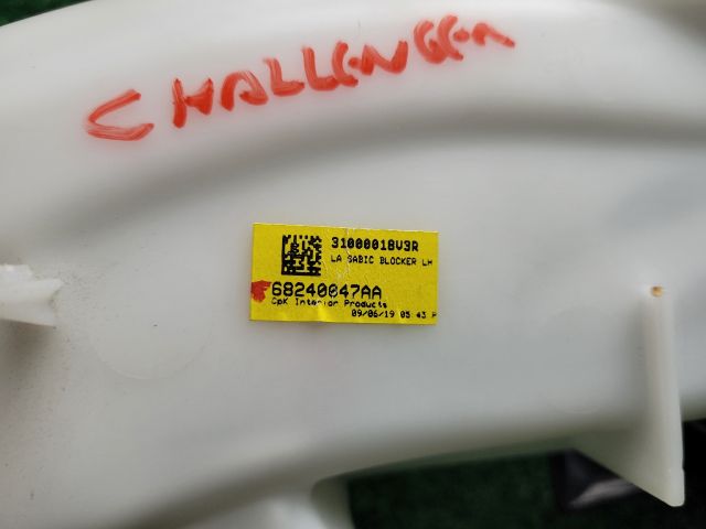 bontott DODGE CHALLENGER Bal C Oszlop Burkolat