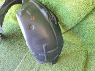 bontott DODGE CHALLENGER Bal első Dobbetét (Kerékjárati, Műanyag)